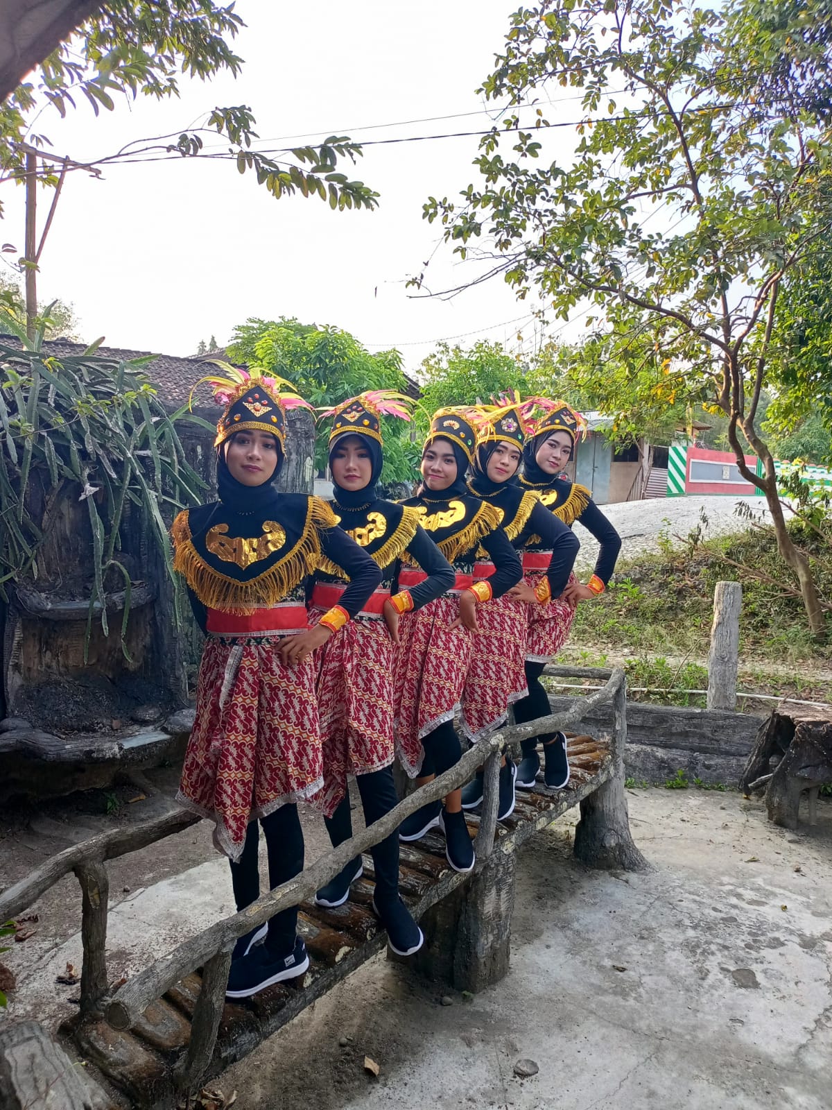 Siswi SMK Sekar Mengikuti Nglenyer Dance Competition Piala Bupati Tahun 2022