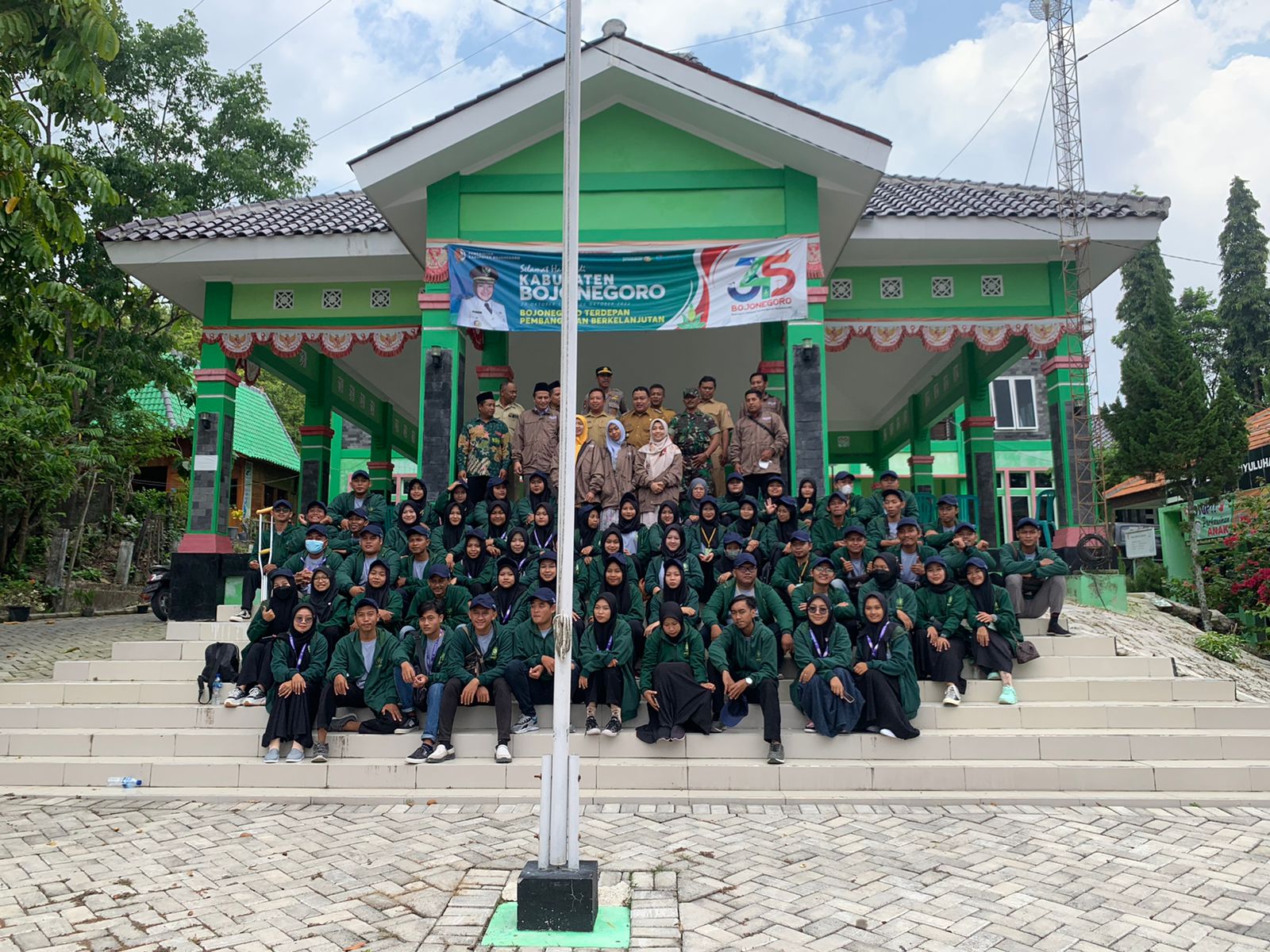CAMAT SEKAR SAMBUT MAHASISWA KKN UNUGIRI BOJONEGORO
